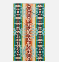 Oversized Jacquard Towel Centu